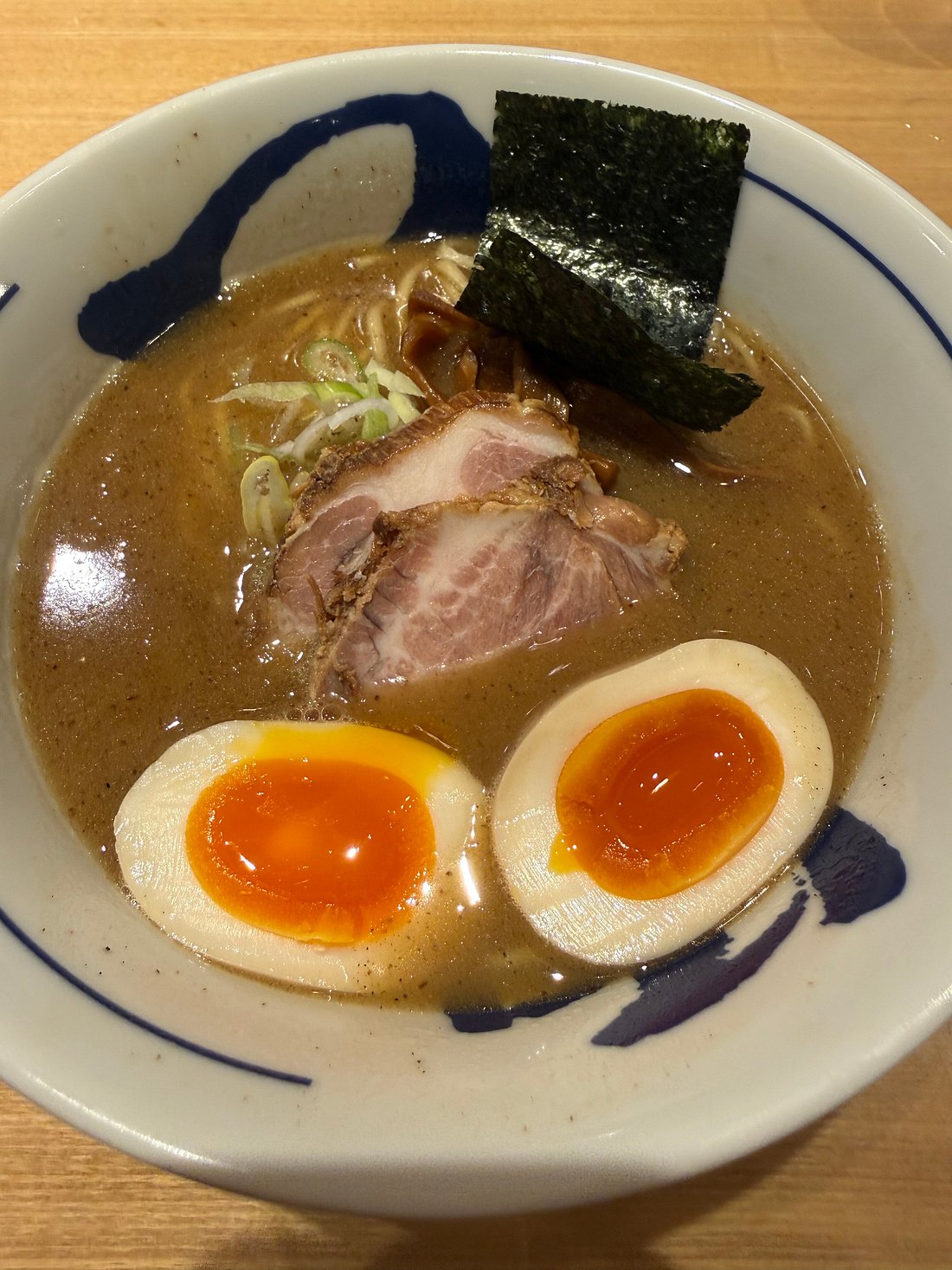 진한 라멘 요리